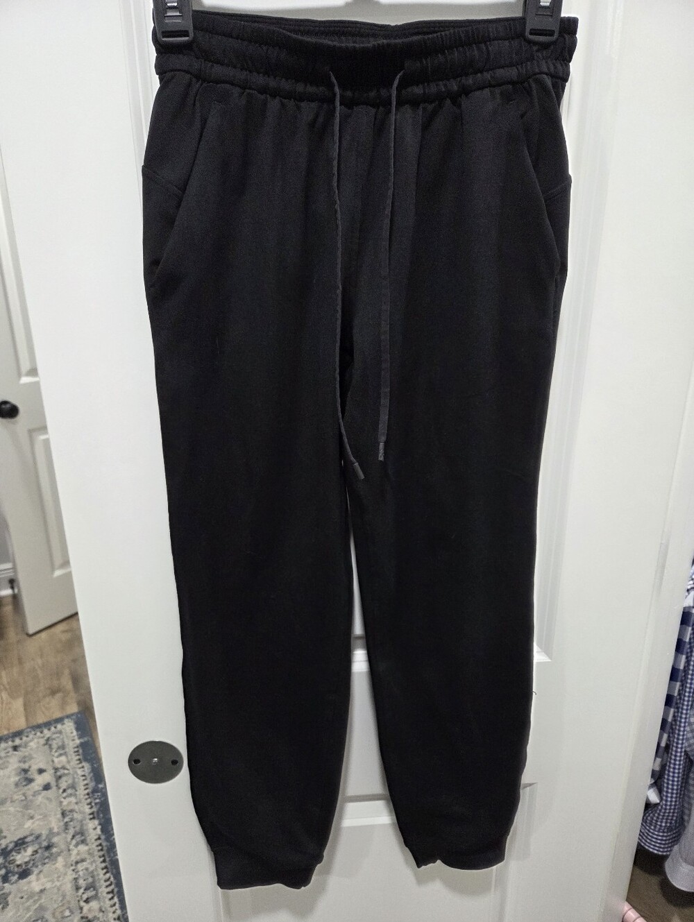Lululemon Black Drawstring Jogger Pants - Size 2 (Minor Flaw)